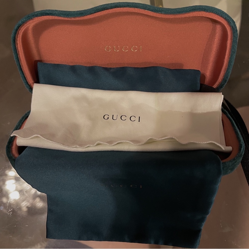 Gucci authentic 3 pieces sunglasses velvet case